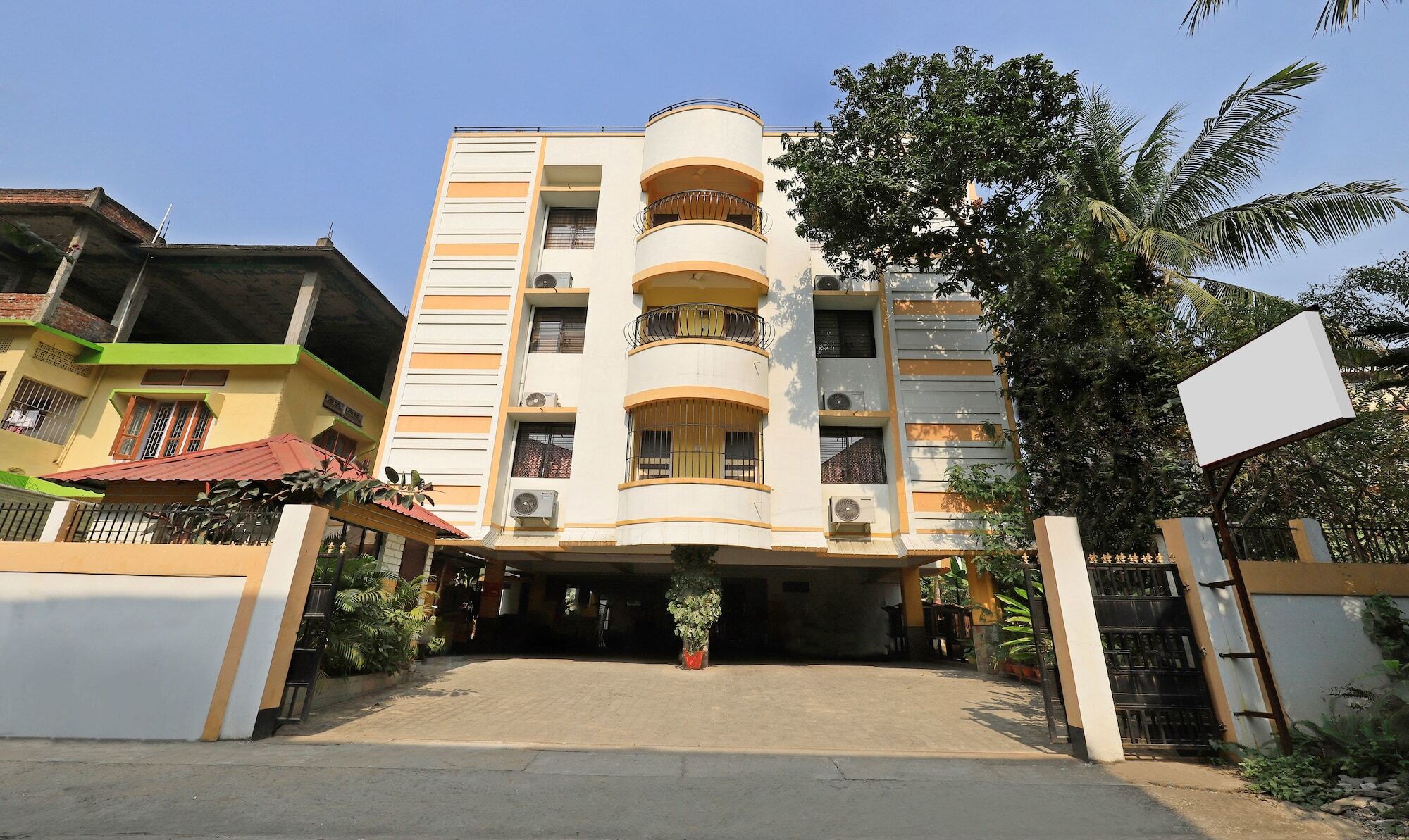 Treebo Umal Homestay Ganeshguri Guwahati Exteriör bild